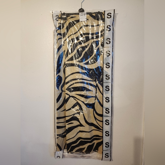 Long printed skirt with opening - Picture 3 of 4